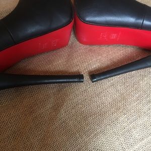 Christian Louboutin Daffodile size 38